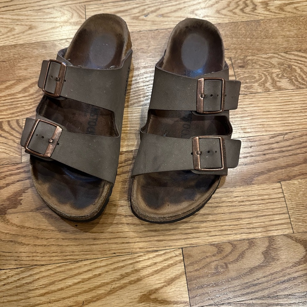 Women’s size 37 (7) Berkenstocks. Natural leather.